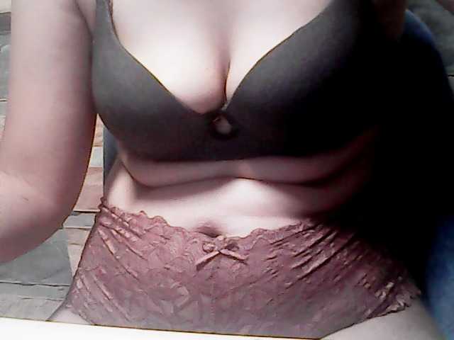 extremelymilkyboobs live cam on BongaCams