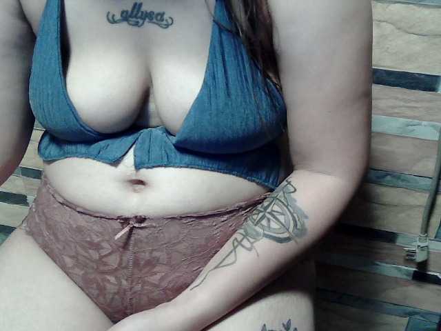 extremelymilkyboobs, en vivo ahora en BongaCams