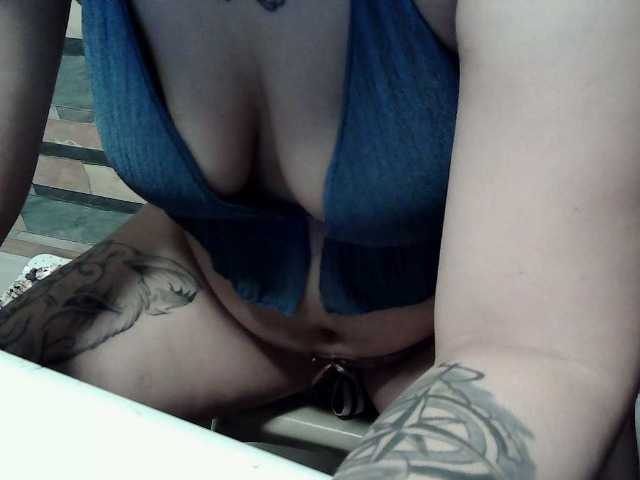 extremelymilkyboobs live cam on BongaCams