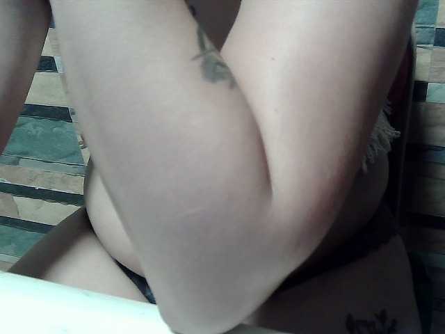 extremelymilkyboobs live cam on BongaCams