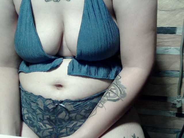 extremelymilkyboobs live cam on BongaCams