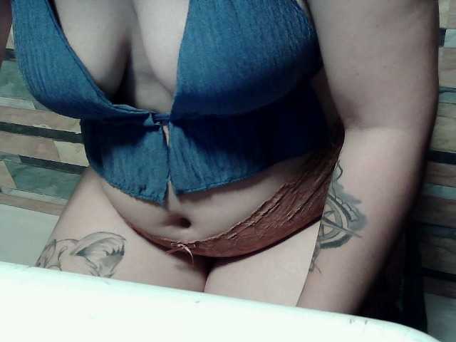 extremelymilkyboobs live cam on BongaCams