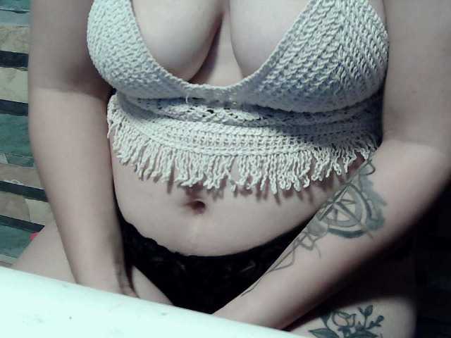 le modèle extremelymilkyboobs est en webcam porno dans un show sur le site bongacams, il possède les tags suivants: Asian,Brunette,Trimmed
