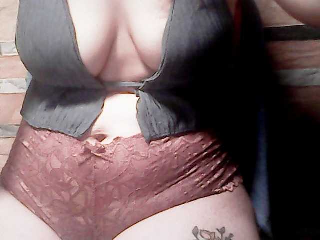 extremelymilkyboobs live cam on BongaCams