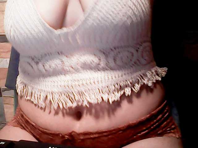 extremelymilkyboobs live cam on BongaCams