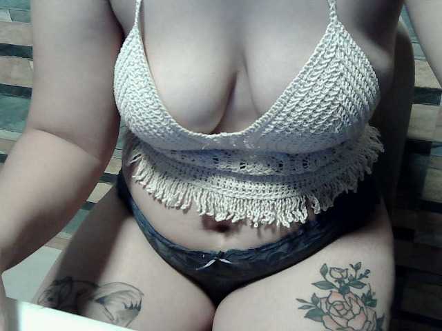 extremelymilkyboobs, en vivo ahora en BongaCams