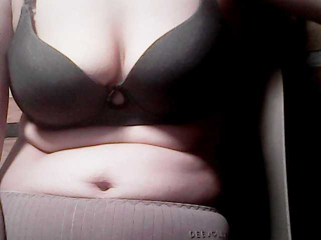 extremelymilkyboobs live cam on BongaCams