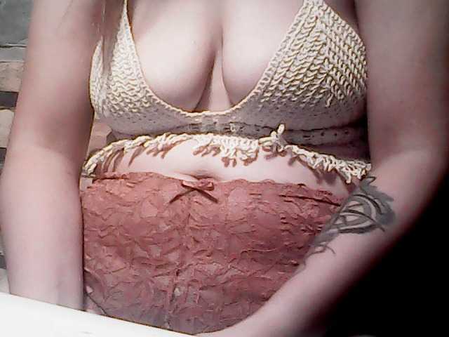 extremelymilkyboobs live cam on BongaCams