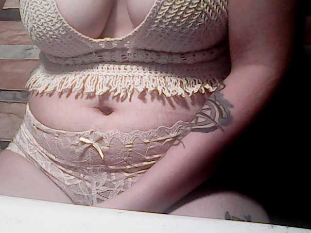 extremelymilkyboobs live cam on BongaCams