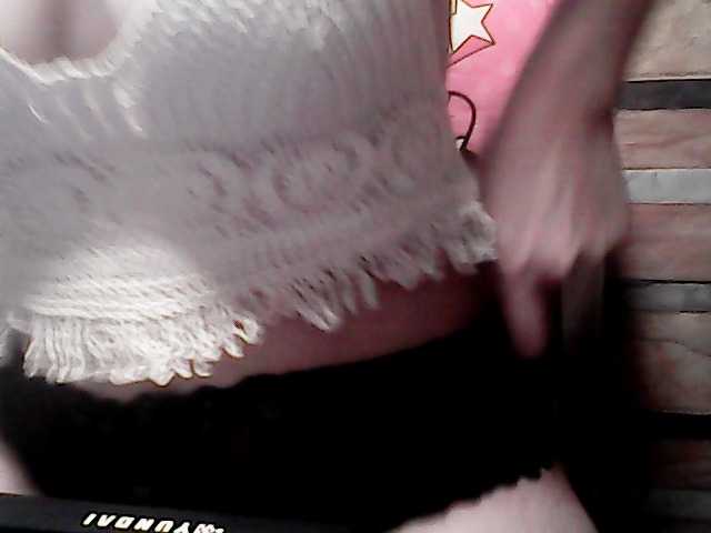 extremelymilkyboobs live cam on BongaCams