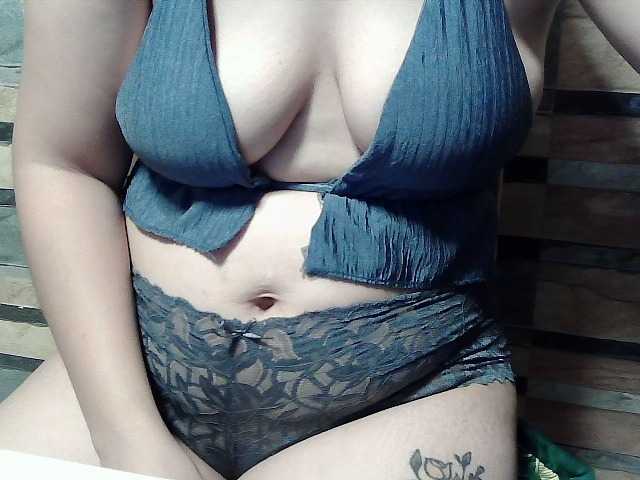 extremelymilkyboobs live cam on BongaCams