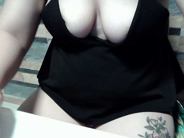 extremelymilkyboobs live cam on BongaCams
