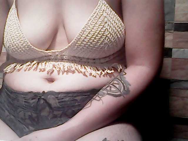 extremelymilkyboobs live cam on BongaCams