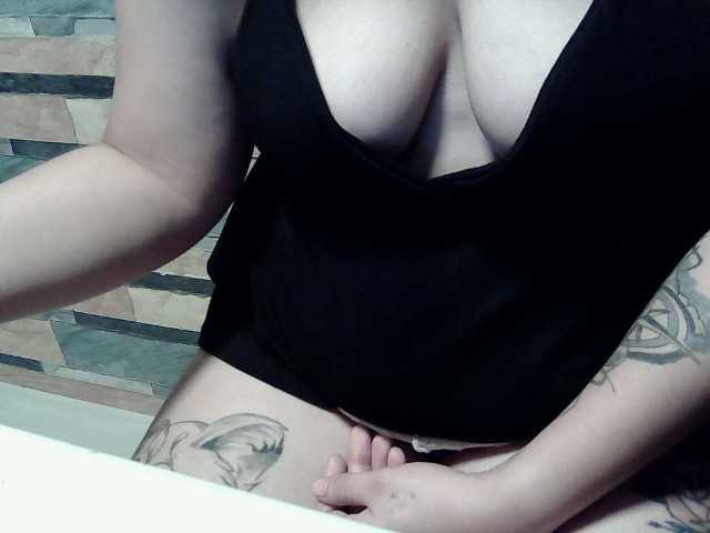 extremelymilkyboobs live cam on BongaCams