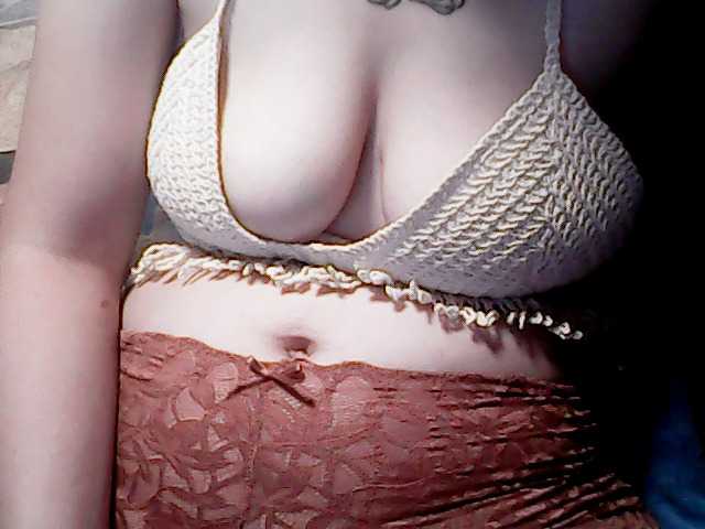 extremelymilkyboobs live cam on BongaCams