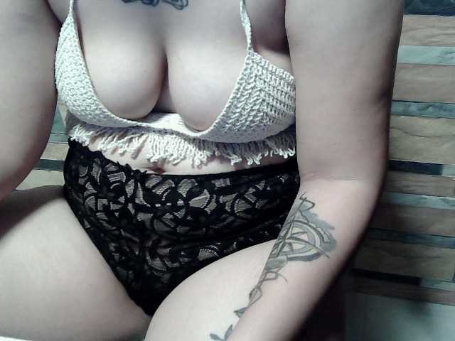extremelymilkyboobs, en vivo ahora en BongaCams