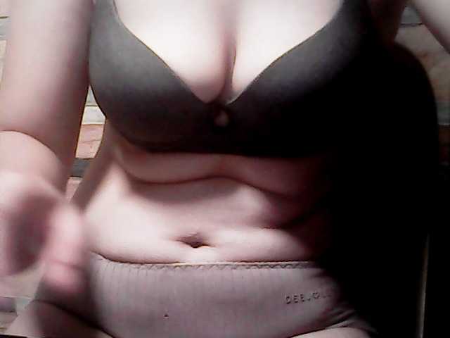 extremelymilkyboobs live cam on BongaCams