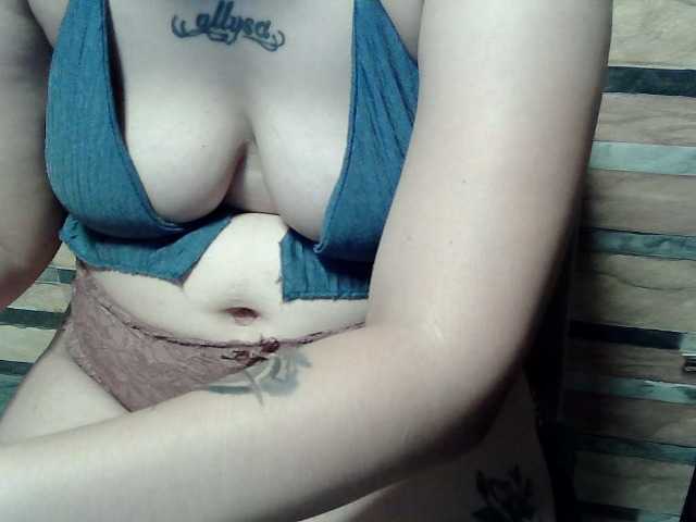 extremelymilkyboobs live cam on BongaCams