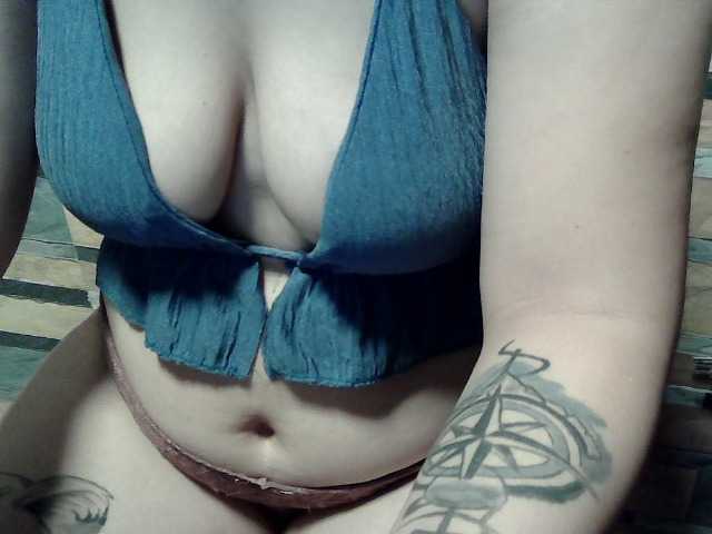 extremelymilkyboobs live cam preview