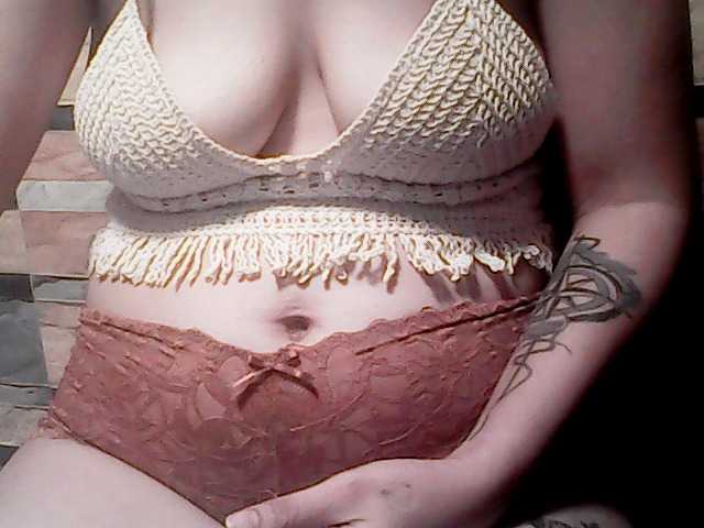 extremelymilkyboobs live cam on BongaCams