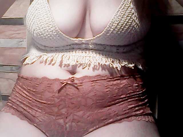 extremelymilkyboobs live cam on BongaCams