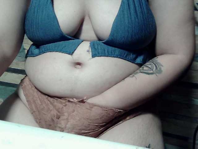 extremelymilkyboobs live cam on BongaCams