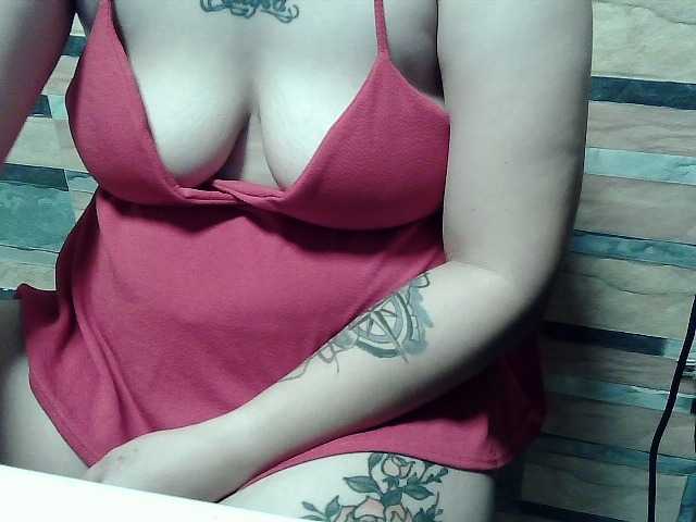 extremelymilkyboobs live cam on BongaCams