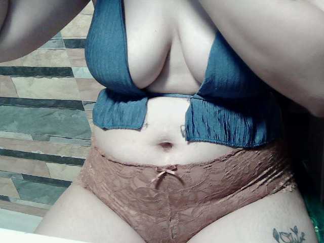 extremelymilkyboobs live cam on BongaCams