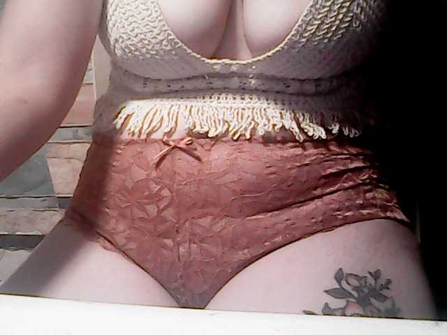 extremelymilkyboobs live cam on BongaCams
