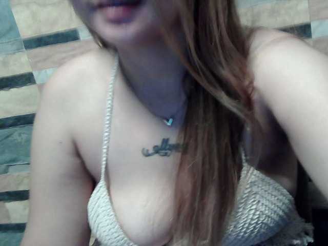 extremelymilkyboobs live cam preview