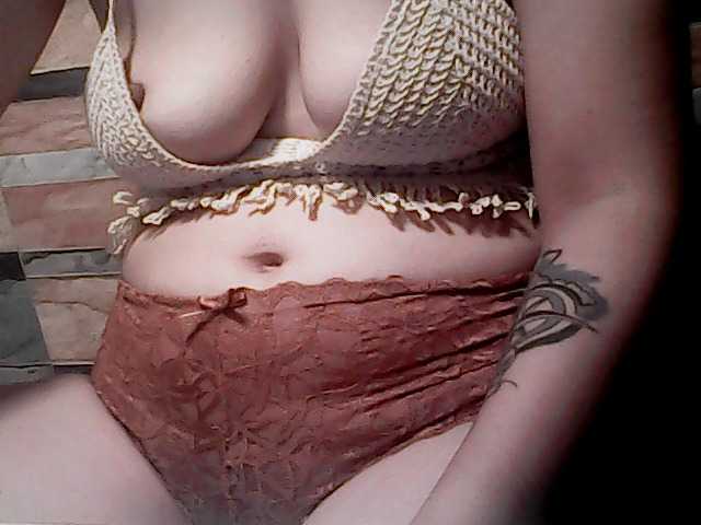 extremelymilkyboobs live cam on BongaCams