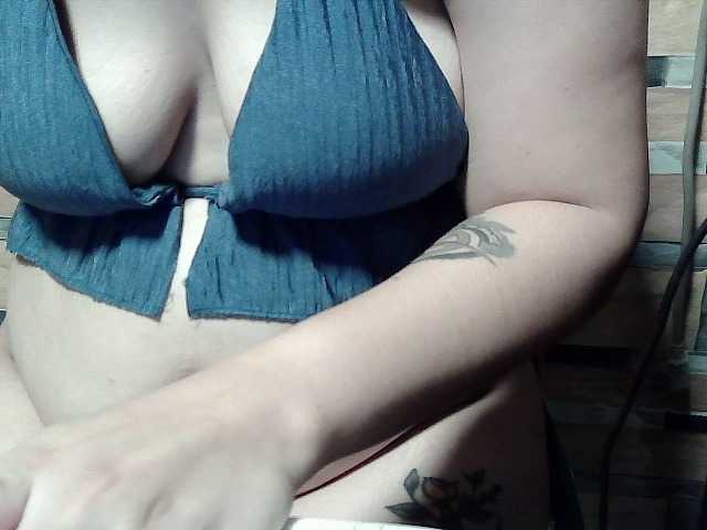 extremelymilkyboobs live cam on BongaCams