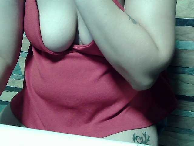 extremelymilkyboobs live cam on BongaCams