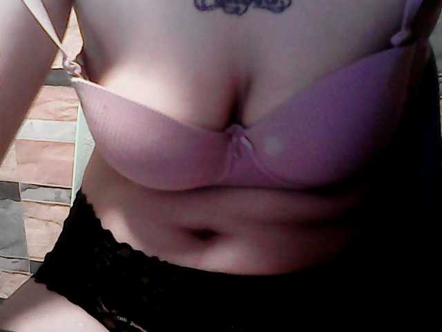 extremelymilkyboobs live cam on BongaCams