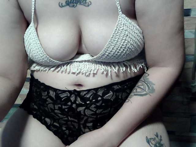 extremelymilkyboobs, en vivo ahora en BongaCams