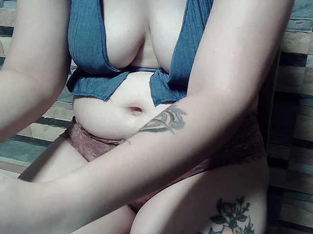 extremelymilkyboobs live cam on BongaCams