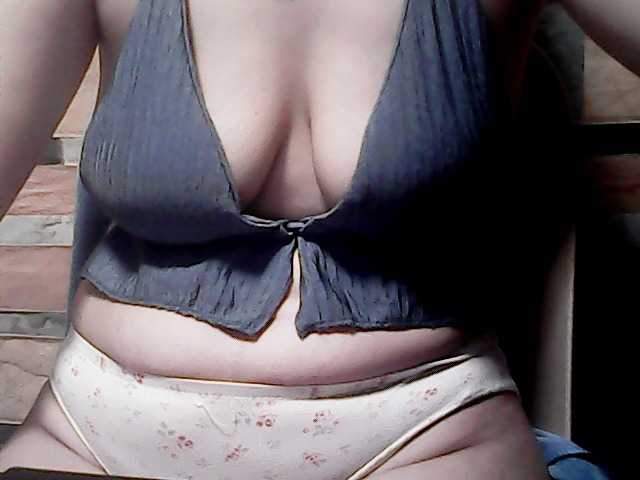 extremelymilkyboobs live cam on BongaCams
