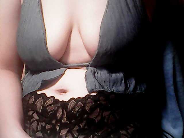 extremelymilkyboobs live cam on BongaCams