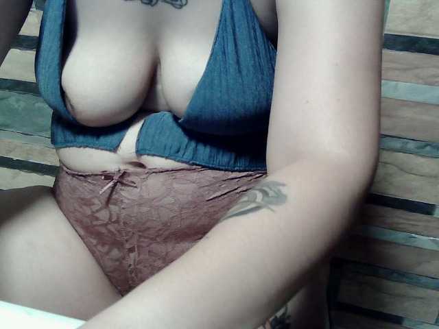 extremelymilkyboobs, en vivo ahora en BongaCams