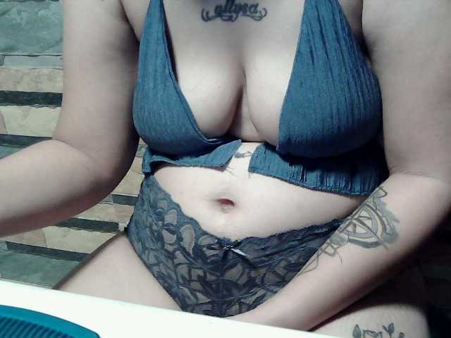 extremelymilkyboobs live cam on BongaCams