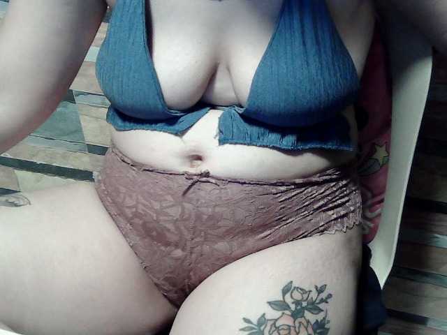 extremelymilkyboobs live cam preview