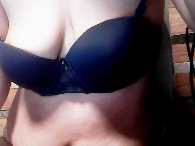extremelymilkyboobs live cam on BongaCams