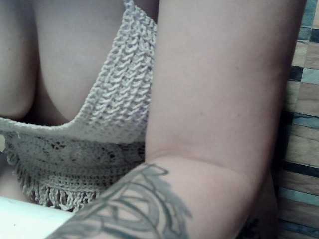 extremelymilkyboobs live cam on BongaCams