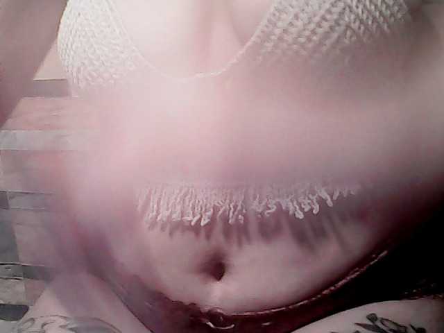 extremelymilkyboobs live cam on BongaCams