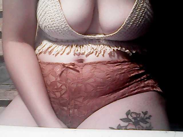 extremelymilkyboobs live cam on BongaCams