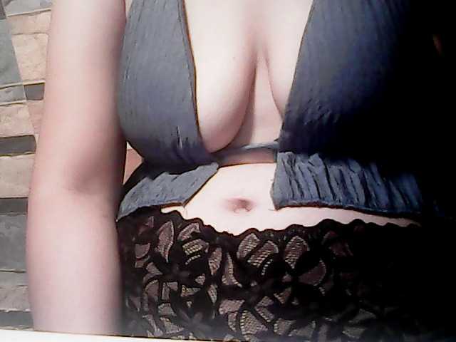 extremelymilkyboobs live cam on BongaCams