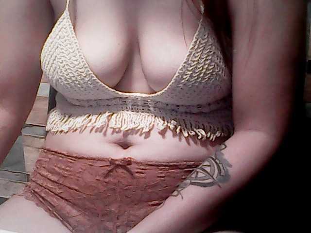 extremelymilkyboobs live cam on BongaCams
