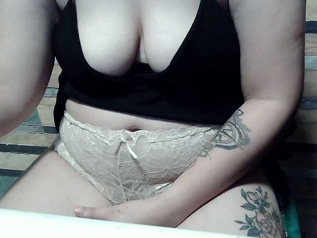extremelymilkyboobs live cam on BongaCams