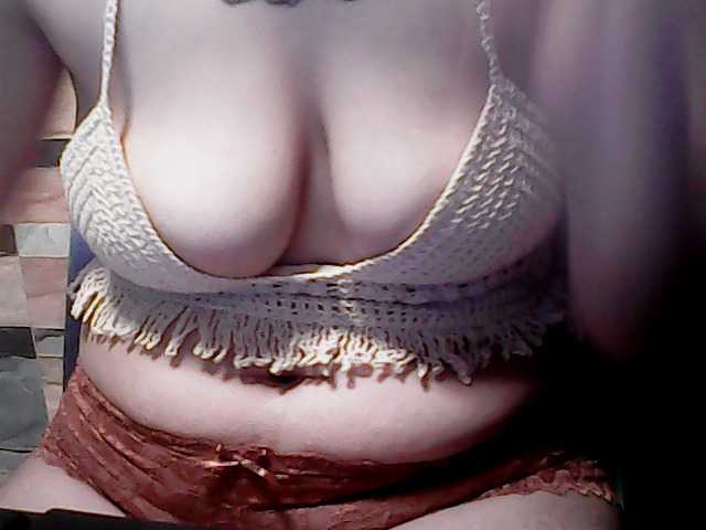 extremelymilkyboobs live cam on BongaCams