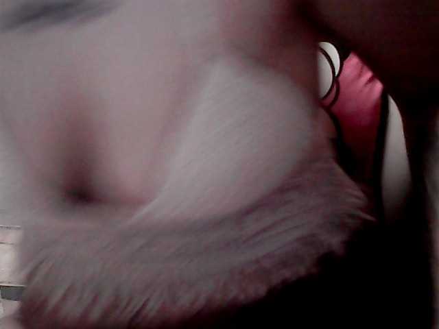 extremelymilkyboobs live webcam show